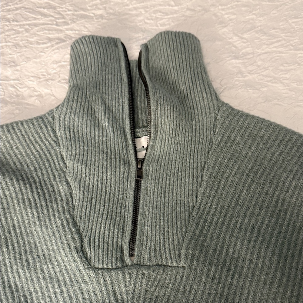 Elegant Jade Grey Women's Turtleneck Sweater - Picture 3 of 7